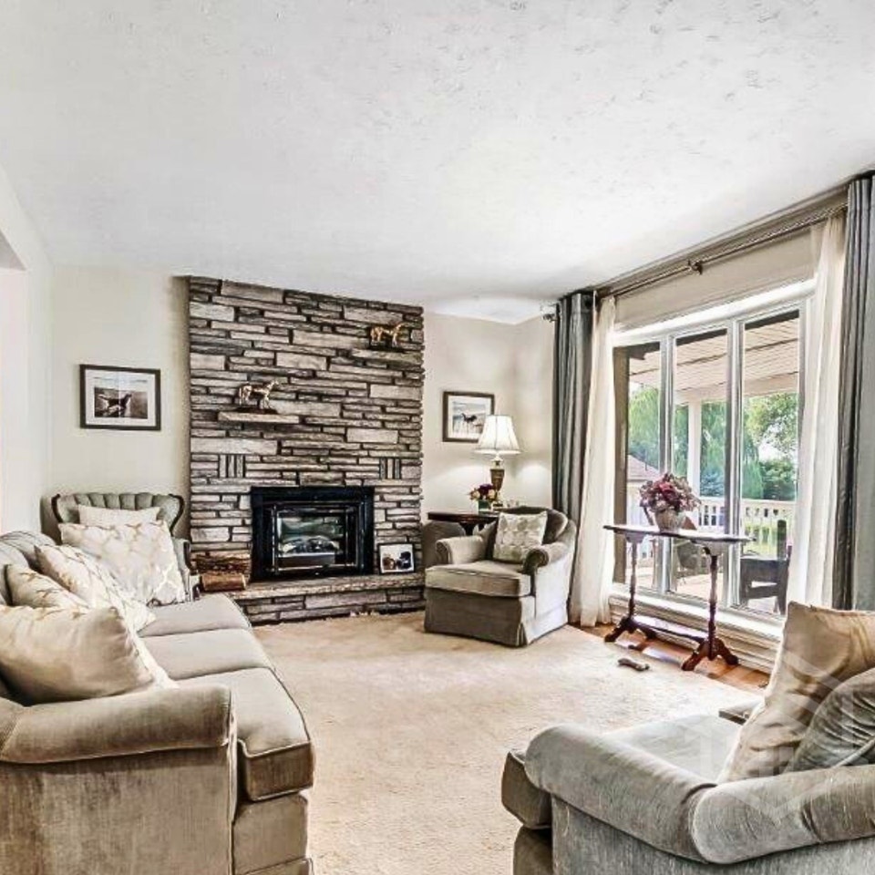 Short-Term 3-Bedroom Home with Shop Included!! 2