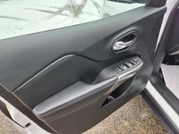 This Jeep Cherokee Sport 4x4 delivers a Regular Unleaded I-4 2.4 L/144 engine powering this Automati... (image 4)