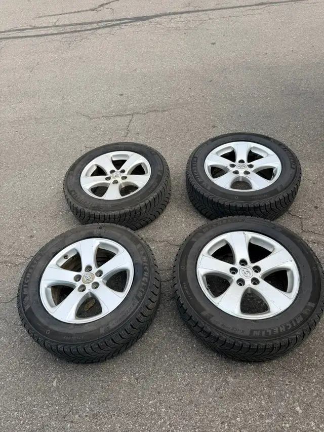 Oem Toyota Rav4 Venza 225/65/17 michelin winter tires 5x114.3 in Tires & Rims in Mississauga / Peel Region - Image 9