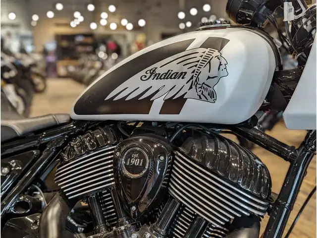2024 Indian Motorcycle Sport Chief // Ghost White Metallic Smoke in Street, Cruisers & Choppers in Winnipeg - Image 8