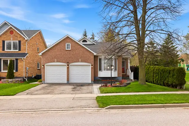 NEW LISTING⭐$799,000⭐ Fabulous 4 bedroom, 2 bathroom Home