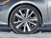 Come see this 2022 Nissan Altima 2.5 Platinum before someone takes it home! *Get Your Money's Worth... (image 3)