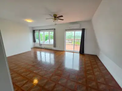 Enjoy comfortable living in this spacious and bright 3-bedroom, 1-bathroom upper-level apartment loc...