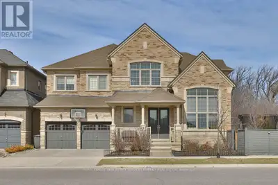 Exceptionally crafted by Greenpark Group in 2019, this expansive 4-bedroom family home offers over 5...