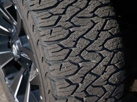 495 LB-FT of Torque. 1,200 KM Range. Welcome to the 2023 GMC Sierra Denali Duramax. Overview Imagine... (image 7)