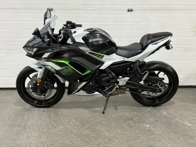 2022 Kawasaki Ninja 650 KRT Edition with only 3600 km. Freshly serviced and inspected, needs nothing...