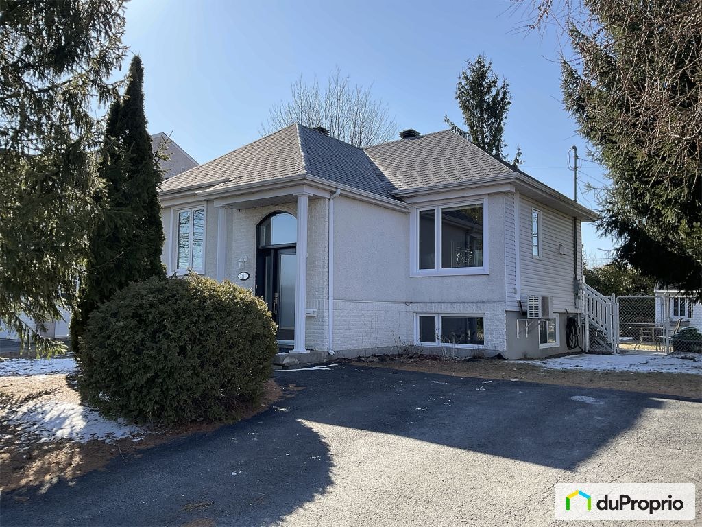 $549,900 - Bungalow for sale in Ste-Marthe-Sur-Le-Lac — photo 1
