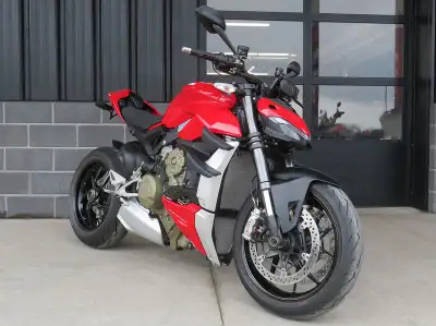 Finance from $177 bi-weekly with 3-year FCPP extended warranty!* Click "Get Financing" to see if you...