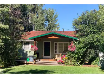 Opportunity is knocking in Poplar Bay with this private lakefront cabin that offers incredible poten...