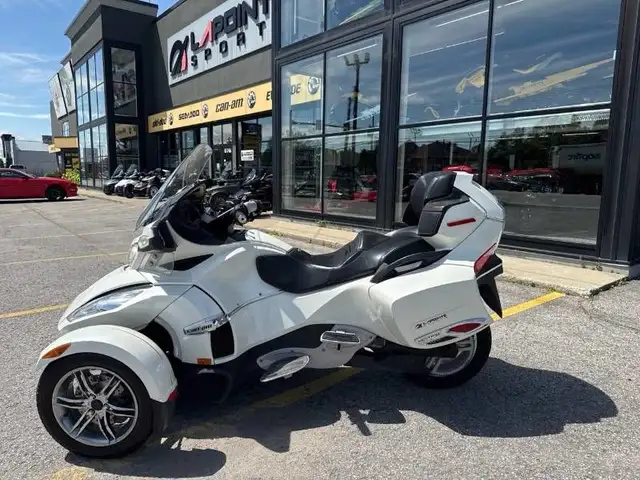 2011 Can-Am SPYDER RT LIMITED in Sport Touring in Lanaudière - Image 4