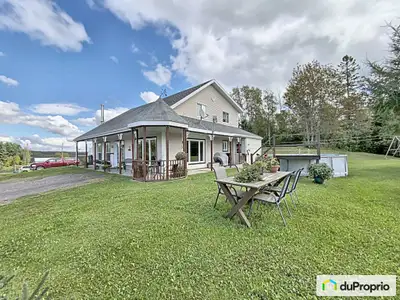 Belle propriété de campagne style fermette. Toit cathédrale au salon, 4 chambres à coucher, walk-in...