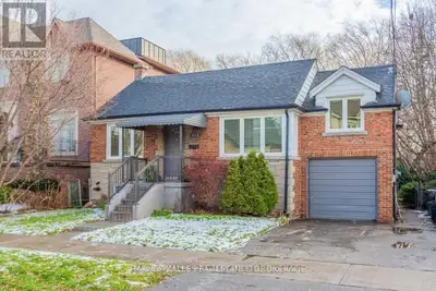 Great Location. Fully Renovated Spacious 3 Bedroom In Desirable Area. Backing Onto Viewmount Park &...