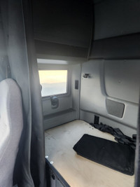 Ryder Stock ID: 873693 Transmission Type/Speed: AUTO 18 Engine: DIESEL X15'17 500/1800 Horse Power:... (image 9)