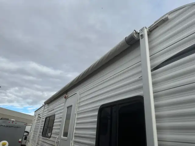 2013 Heartland TRAIL RUNNER 28 BHK in Travel Trailers & Campers in St. Albert - Image 9