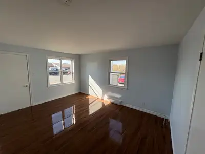 Cozy 2-Bedroom Apartment East Side Location Welcome to your new home! This charming 2-bedroom, 1-bat...