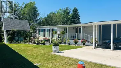 BUNGALOW BACKING ONTO RAVINE IN ADULT-LIFESTYLE COMMUNITY. Beautiful Fully Finished 2 Bedroom, 1 Bat...