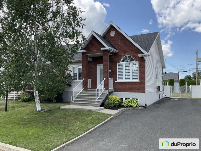 $370,000 - Semi-detached in Drummondville (Drummondville) — photo 1