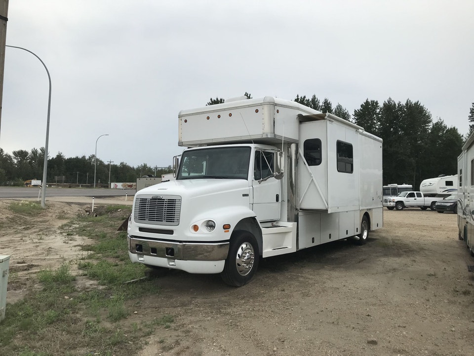 2003 Freightliner TOTERHOME - Fully Loaded Diesel | RVs & Motorhomes ...
