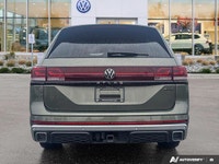 Only 90 Miles! This Volkswagen Atlas boasts a Intercooled Turbo Regular Unleaded I-4 2.0 L/121 engin... (image 3)