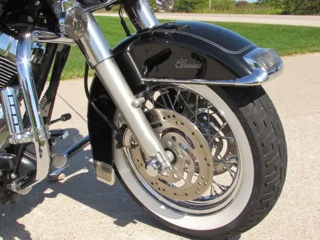 2005 Harley-Davidson FLHTC Electra Glide Classic in Sport Touring in Leamington - Image 8