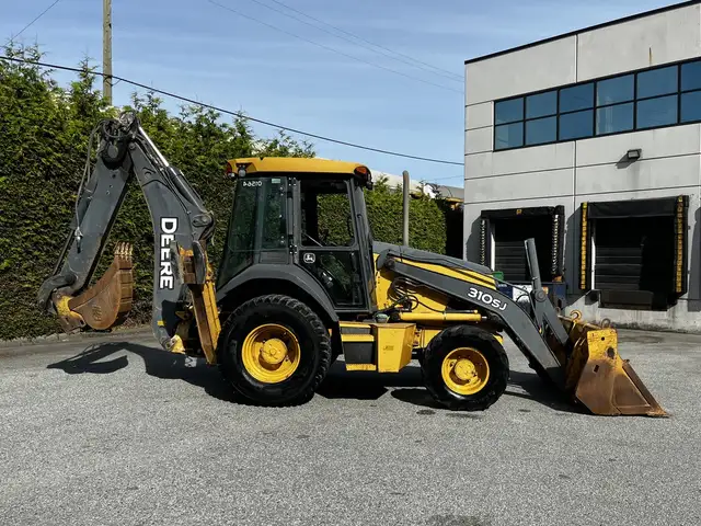 2010 John Deere 310SJ 4x4 Wheel Loader Extended Hoe 4 in 1 92 in in Heavy Trucks in Edmonton - Image 12