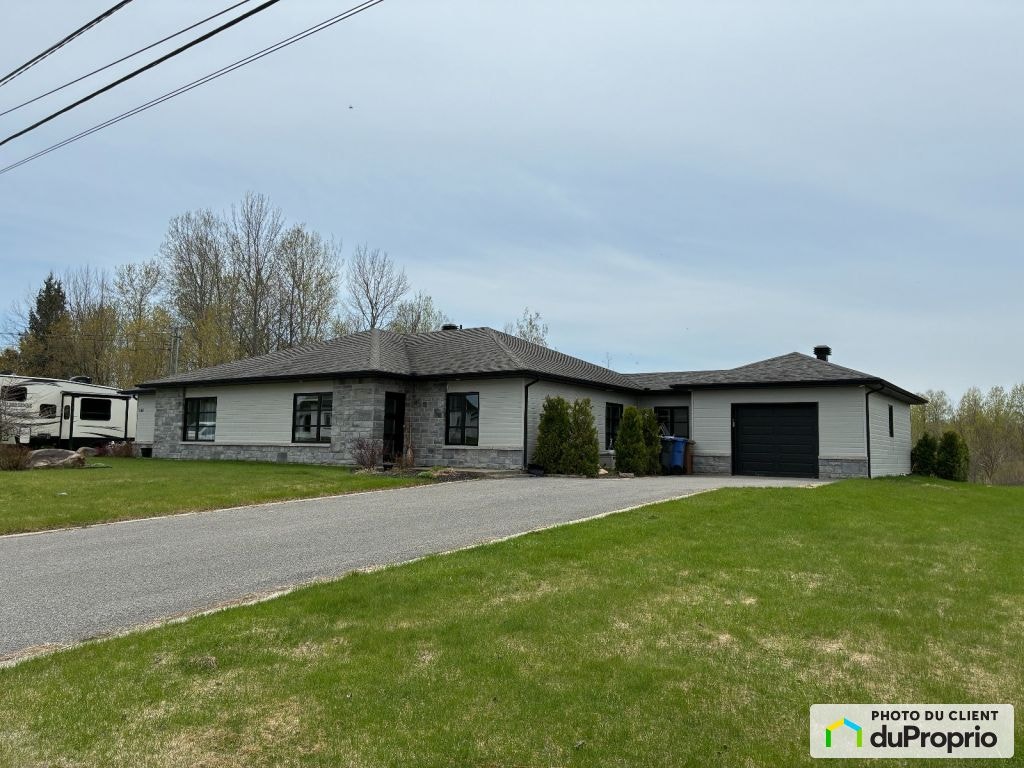 $621,000 - Duplex for sale in Shawinigan (Shawinigan) — photo 2