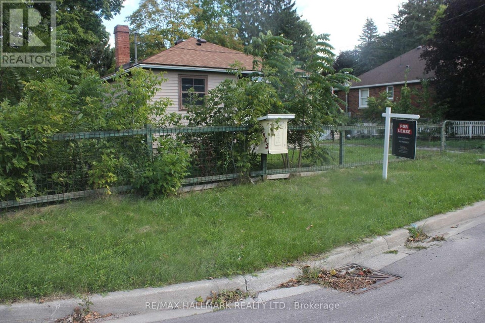 71 JOHN STREET Caledon (Bolton East), Ontario 2