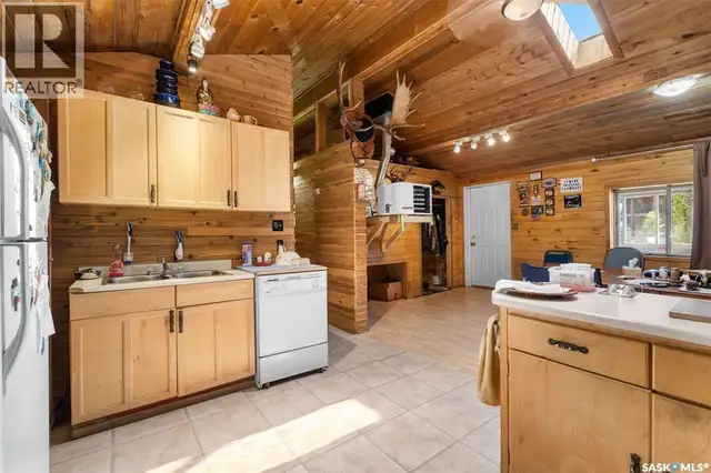 12 Lakeview DRIVE Northern Admin District, Saskatchewan in Houses for Sale in Meadow Lake - Image 5