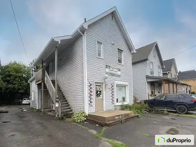Duplex composé d'un local commercial au rez-de-chaussée et d'un appartement résidentiel au second ét...