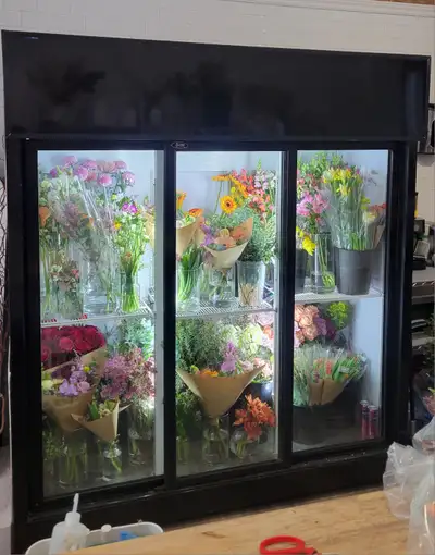 ****Keep scrolling down for more information and prices**** Flower Display Cooler / Merchandiser , F...