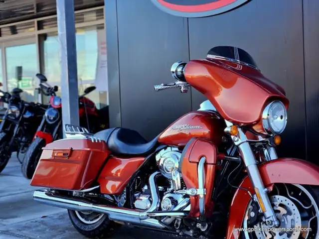 2011 Harley-Davidson FLHX Street Glide in Sport Touring in Oshawa / Durham Region - Image 10