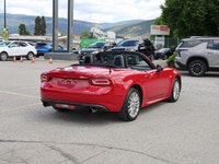 2017 FIAT 124 Spider Classica Italian-inspired styling meets classic roadster fun in this 2017 FIAT... (image 4)