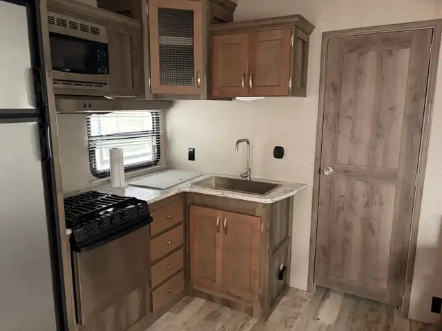 2018 Keystone SPRINTER 29 FWBH in Travel Trailers & Campers in St. Albert - Image 13