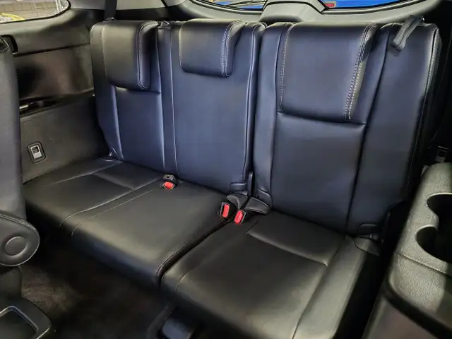 2017 Toyota Highlander XSE, AWD, Captain Seats, No Accident in Cars & Trucks in Edmonton - Image 11