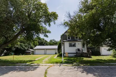 R39//Homewood/This well-kept 1.5-story home offers 1,160 sq. ft. of comfortable living space, featur...