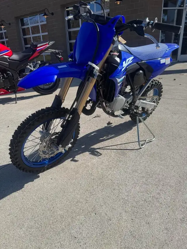 2025 YAMAHA YZ450F- BLUE! in Dirt Bikes & Motocross in Edmonton - Image 3