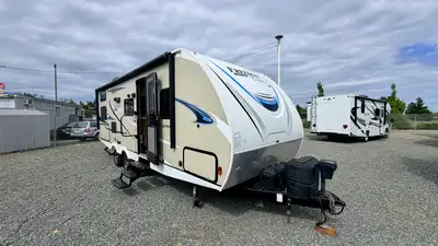 Very well built, kept and equipped bunkhouse trailer! Dare to compare! Coachmen built their Freedom...