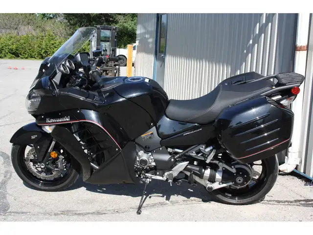 2022 Kawasaki Concours in Sport Touring in Guelph - Image 3