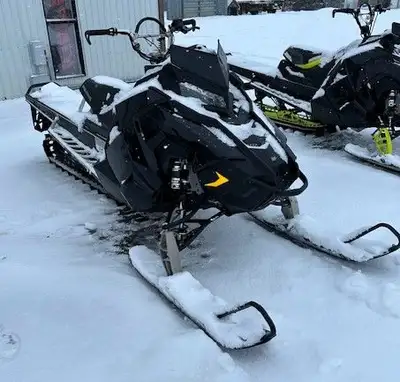 1581 miles, Electric start, 156 hrs .