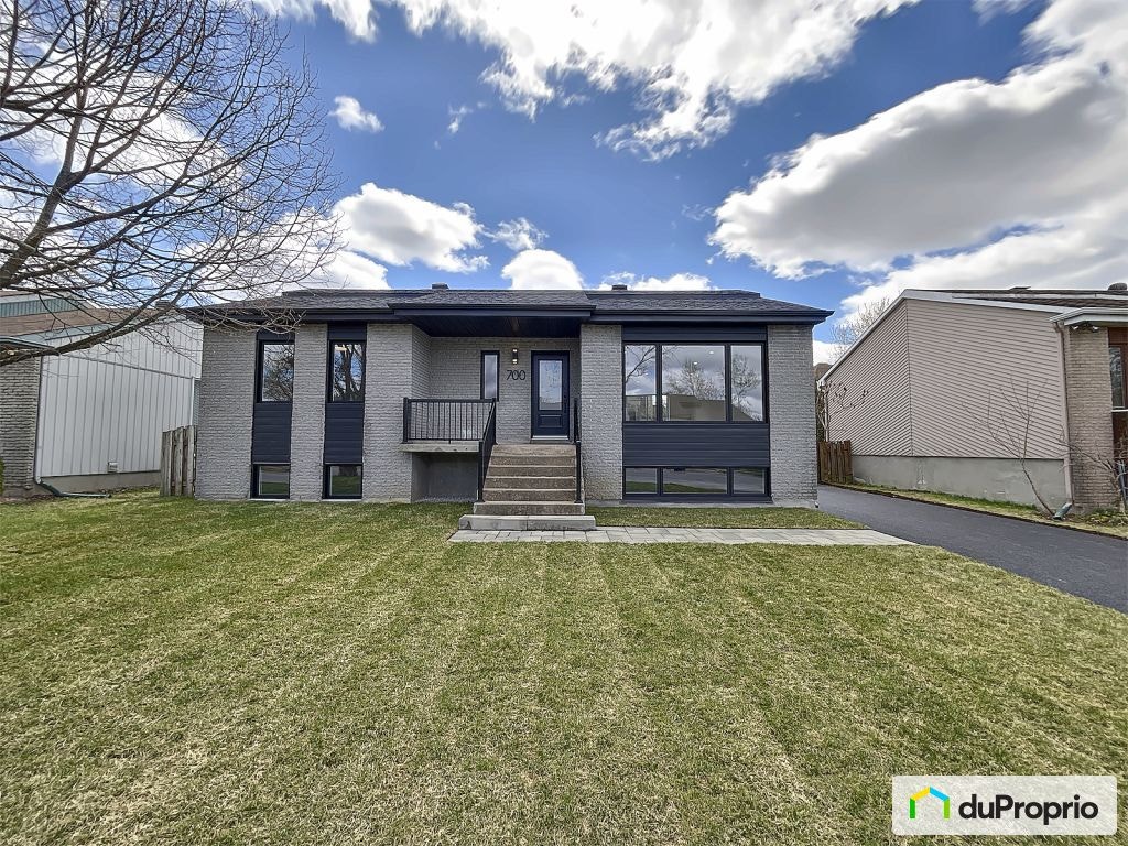 $699,999 - Bungalow for sale in Auteuil — photo 1