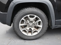 Built to handle anything Canada throws its way, the 2020 Cherokee Trailhawk delivers true off-road p... (image 3)