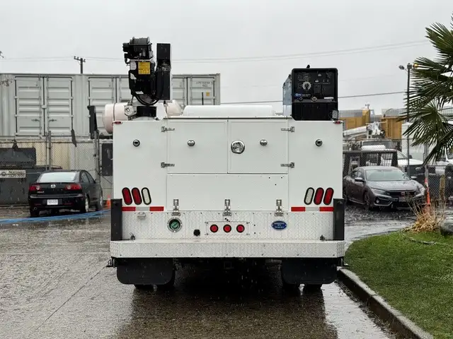 2024 Ram 5500 Heavy Duty Laramie 4x4 Crew Cab Cummins Service Tr in Heavy Trucks in Regina - Image 10