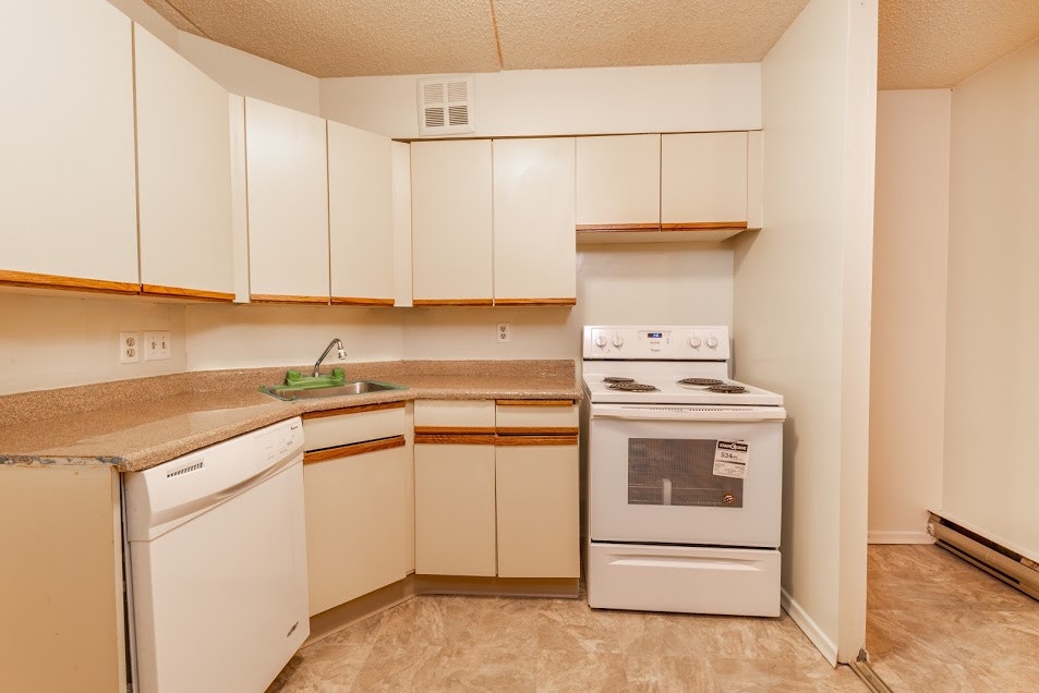 393 Kennedy St - 1 Bedroom 2