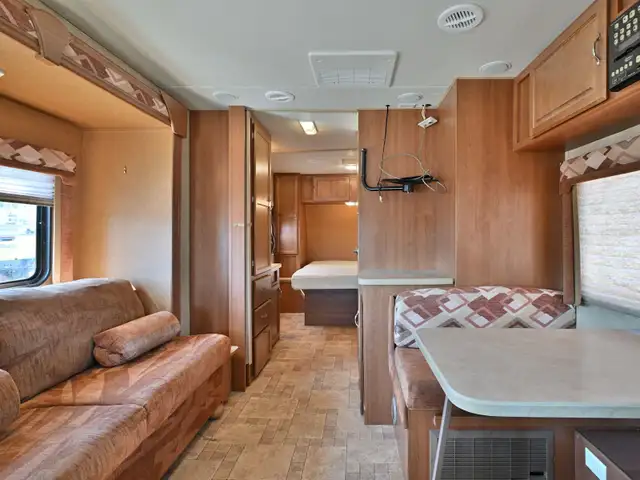 2010 Trailblazer T240S in Travel Trailers & Campers in St. Albert - Image 11