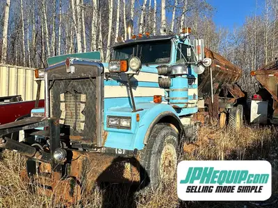 1985 Kenworth W900 Tandem Sanding Truck WE SHIP DIRECT TO YOU, USA and Worldwide!! Financing Availab...