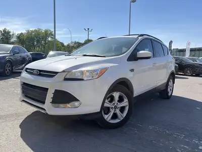 Le Ford Escape SE 2015 est un VUS compact polyvalent qui offre un excellent équilibre entre confort,...