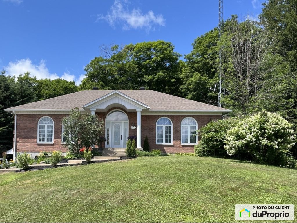 $649,000 - Bungalow for sale in St-Damien — photo 1