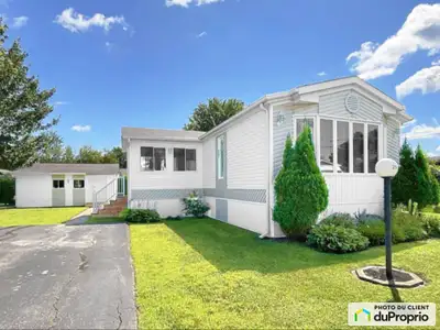 Superbe clé en main! Maison modulaire 16 x 70 pi, plafond cathédrale, véranda 3 saisons et patio arr...