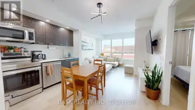 Nestled in the heart of Mimico, this stunning 1+1 bedroom condo blends urban convenience with waterf...