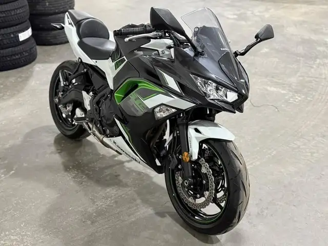 2022 Kawasaki Ninja 650 Pearl Robotic White in Sport Bikes in St. Albert - Image 5